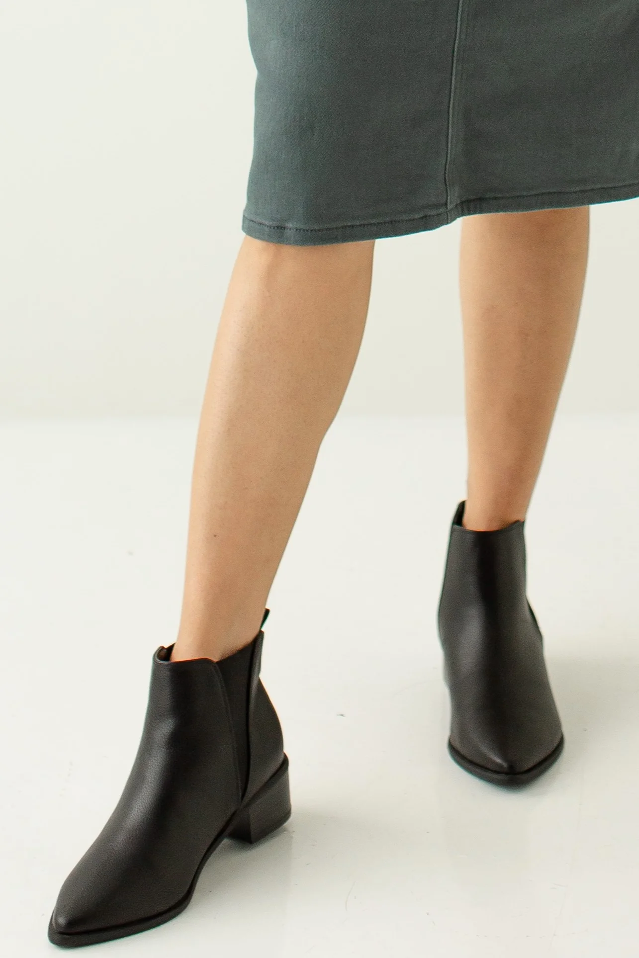 'Bristol' Low Heel Chelsea Boots in Black FINAL SALE - Image 5