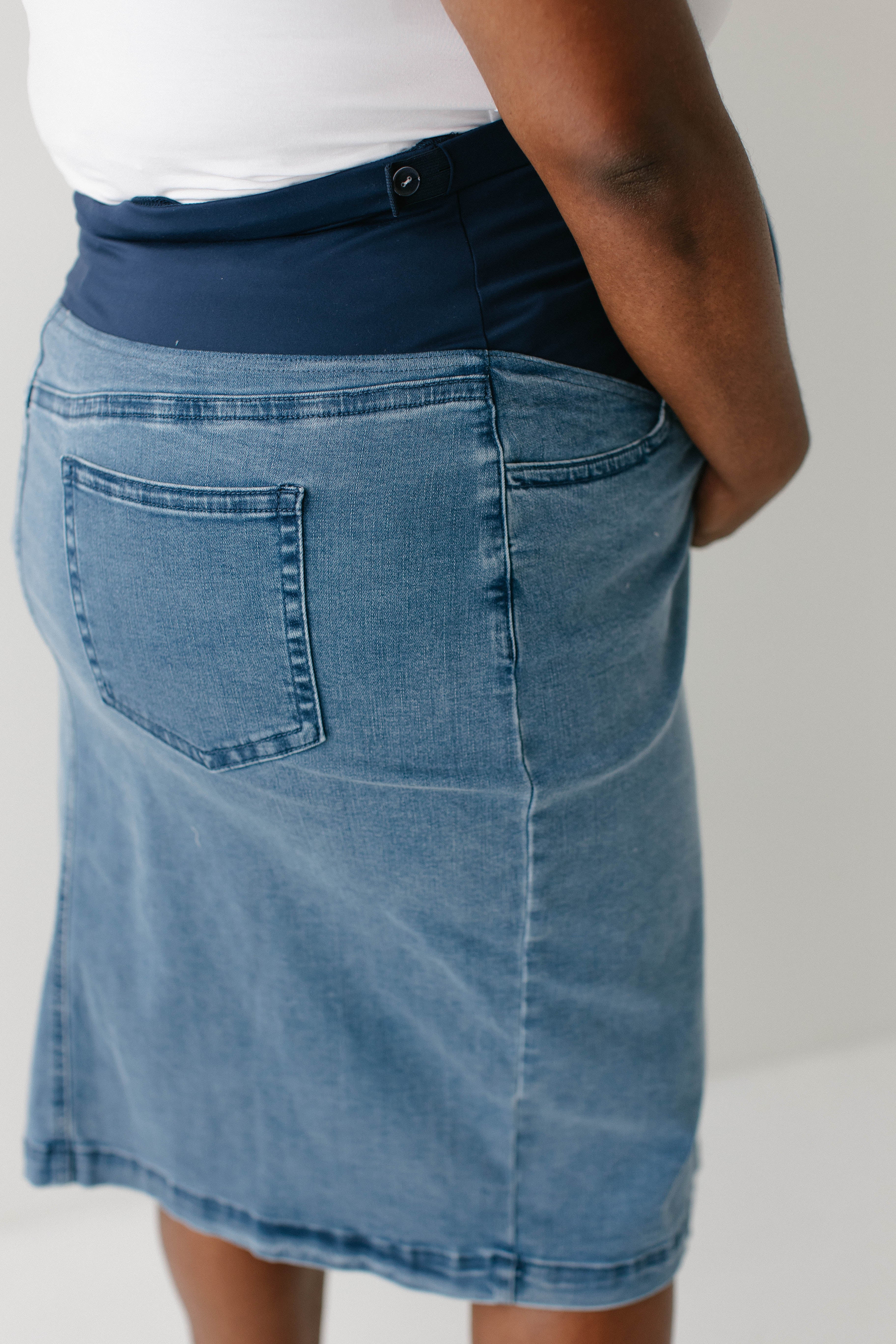 Everlee Stretch Denim Maternity Skirt - Image 10