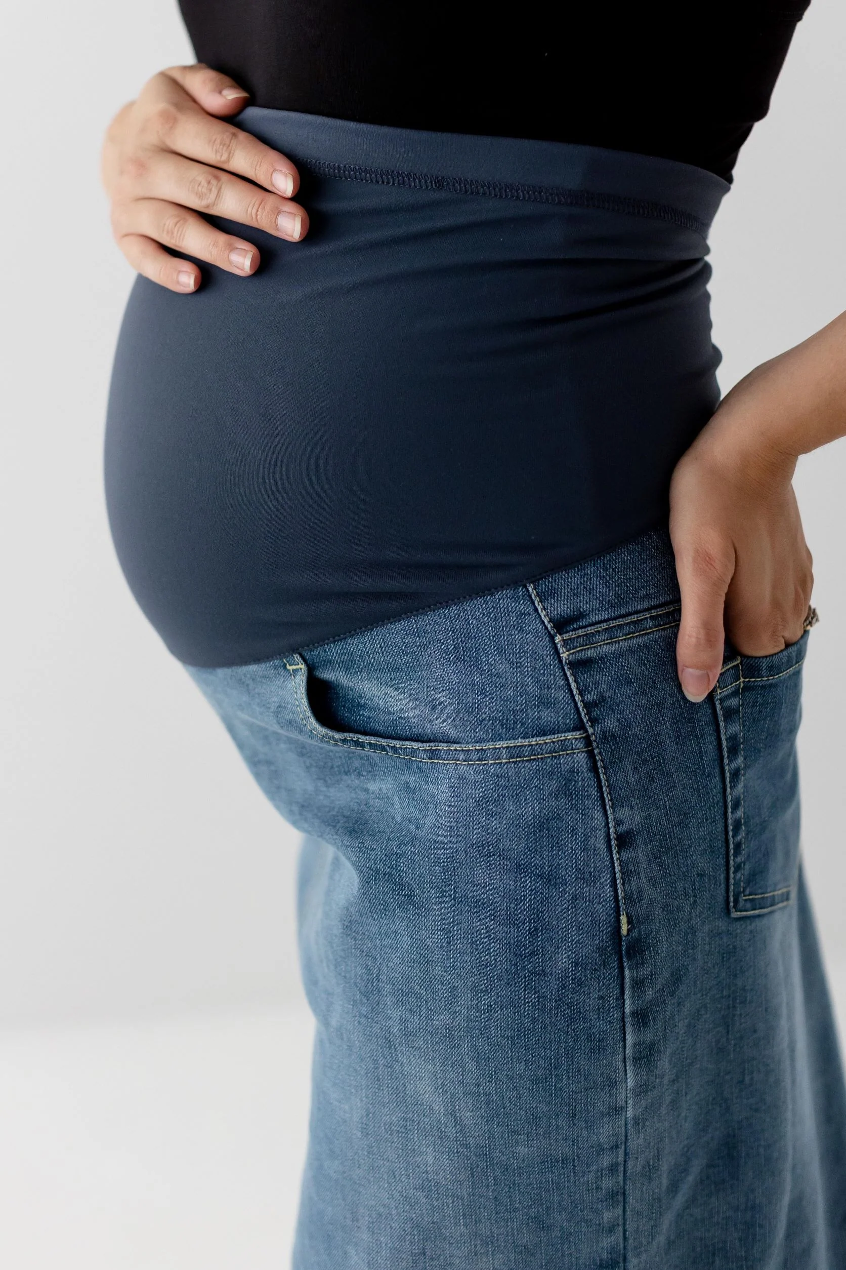 Everlee Stretch Denim Maternity Skirt - Image 8
