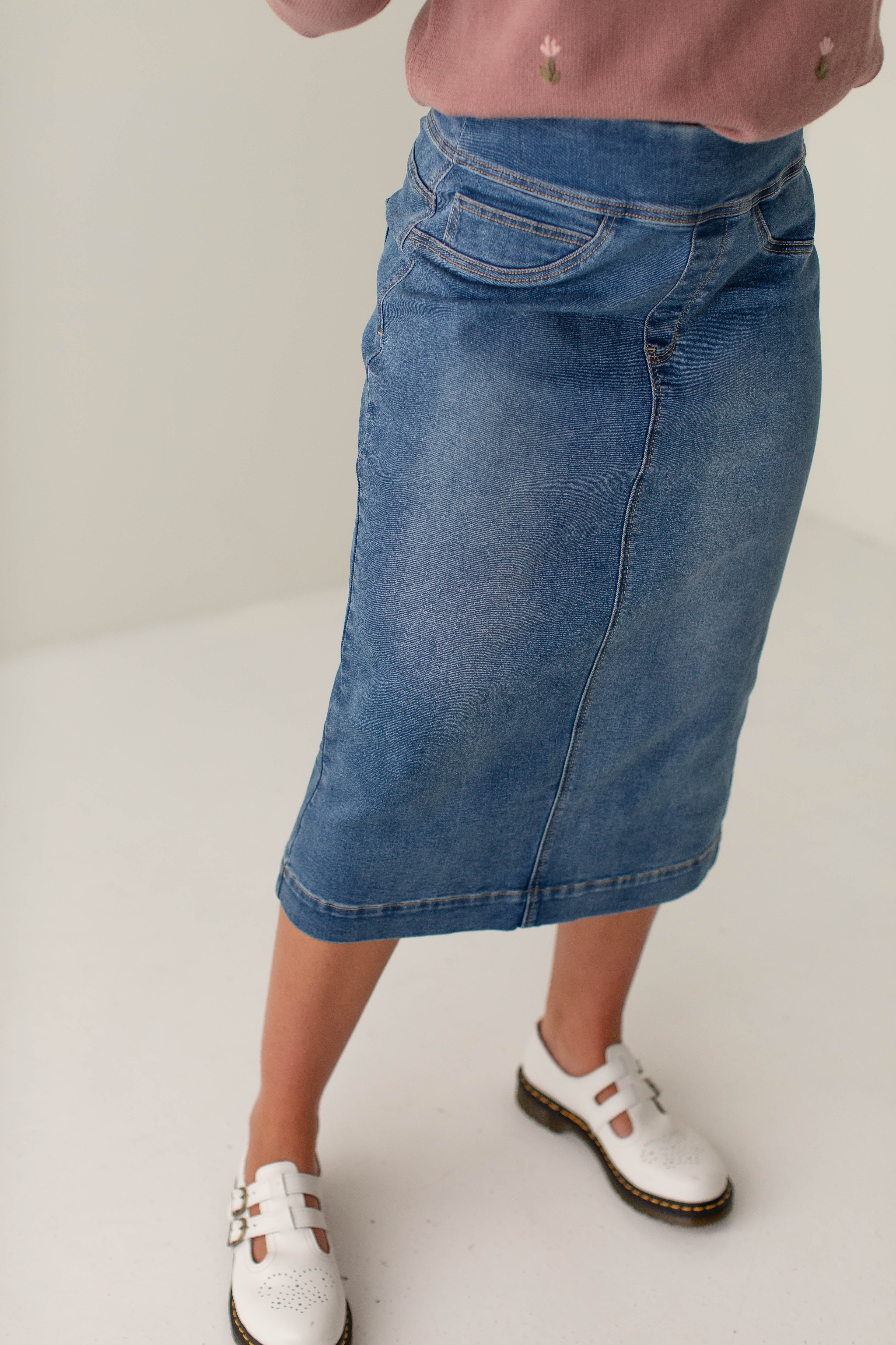 Sara Stretch Denim Skirt in Medium Wash - Image 11