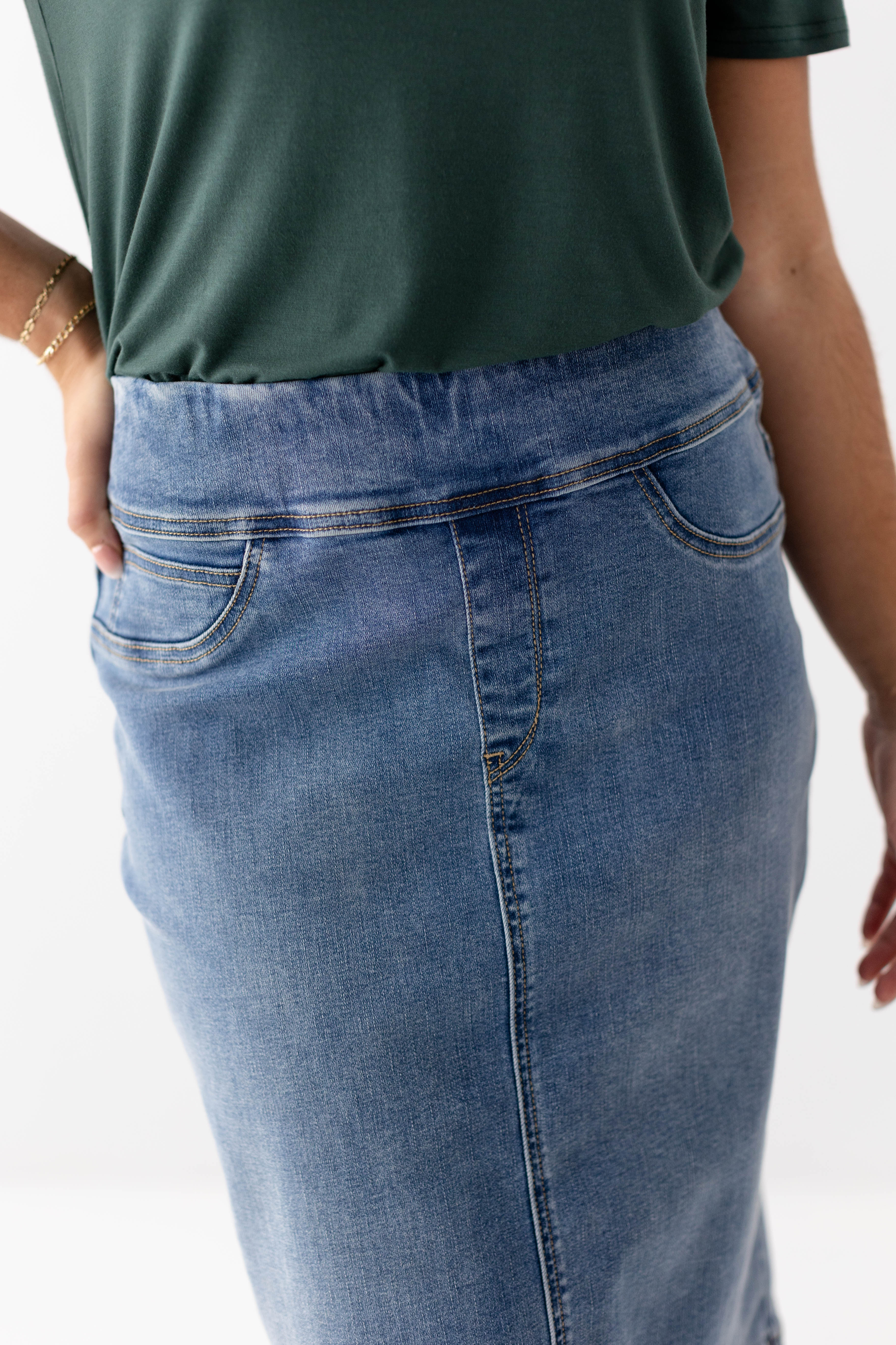 Sara Stretch Denim Skirt in Medium Wash - Image 19