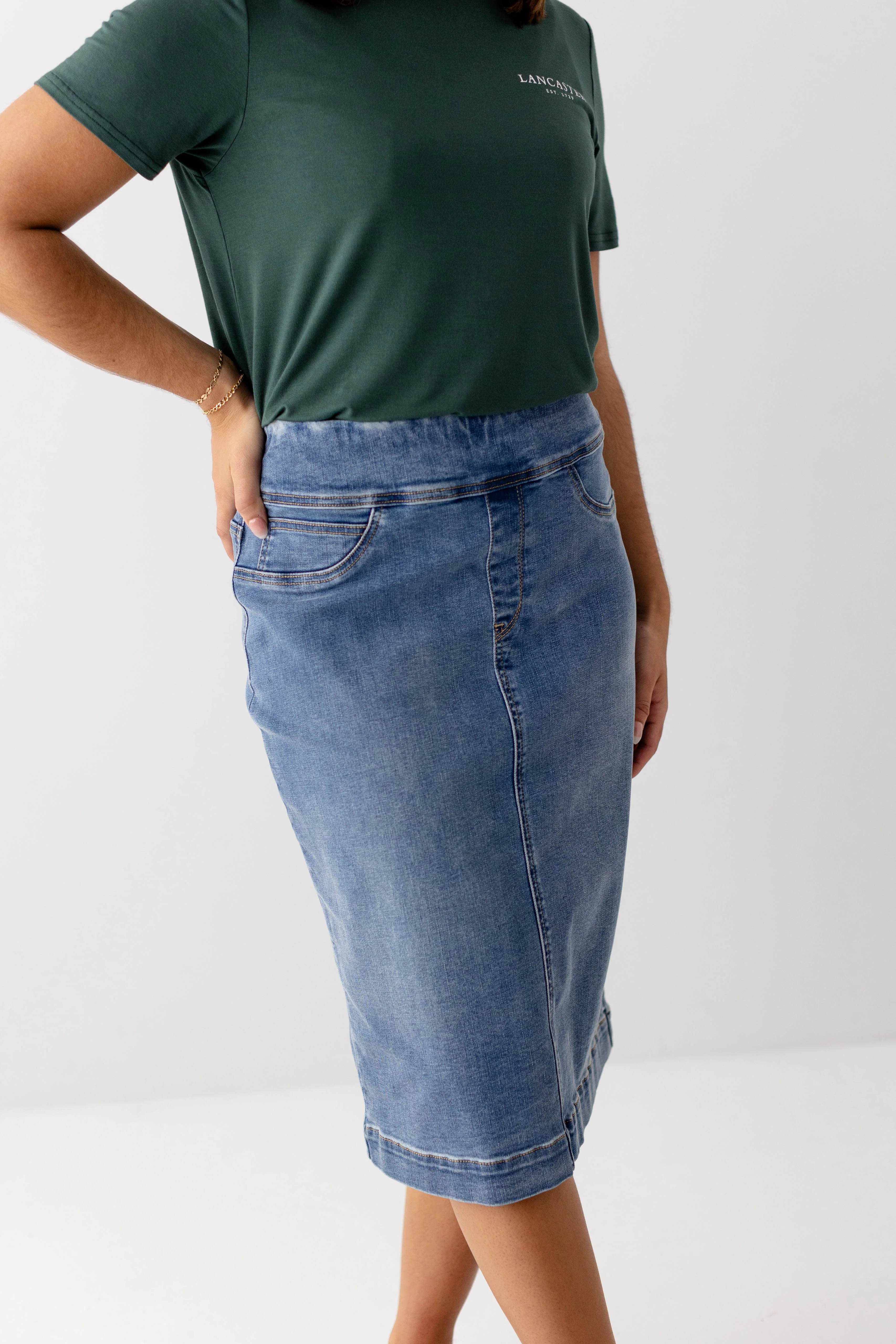 Sara Stretch Denim Skirt in Medium Wash - Image 20