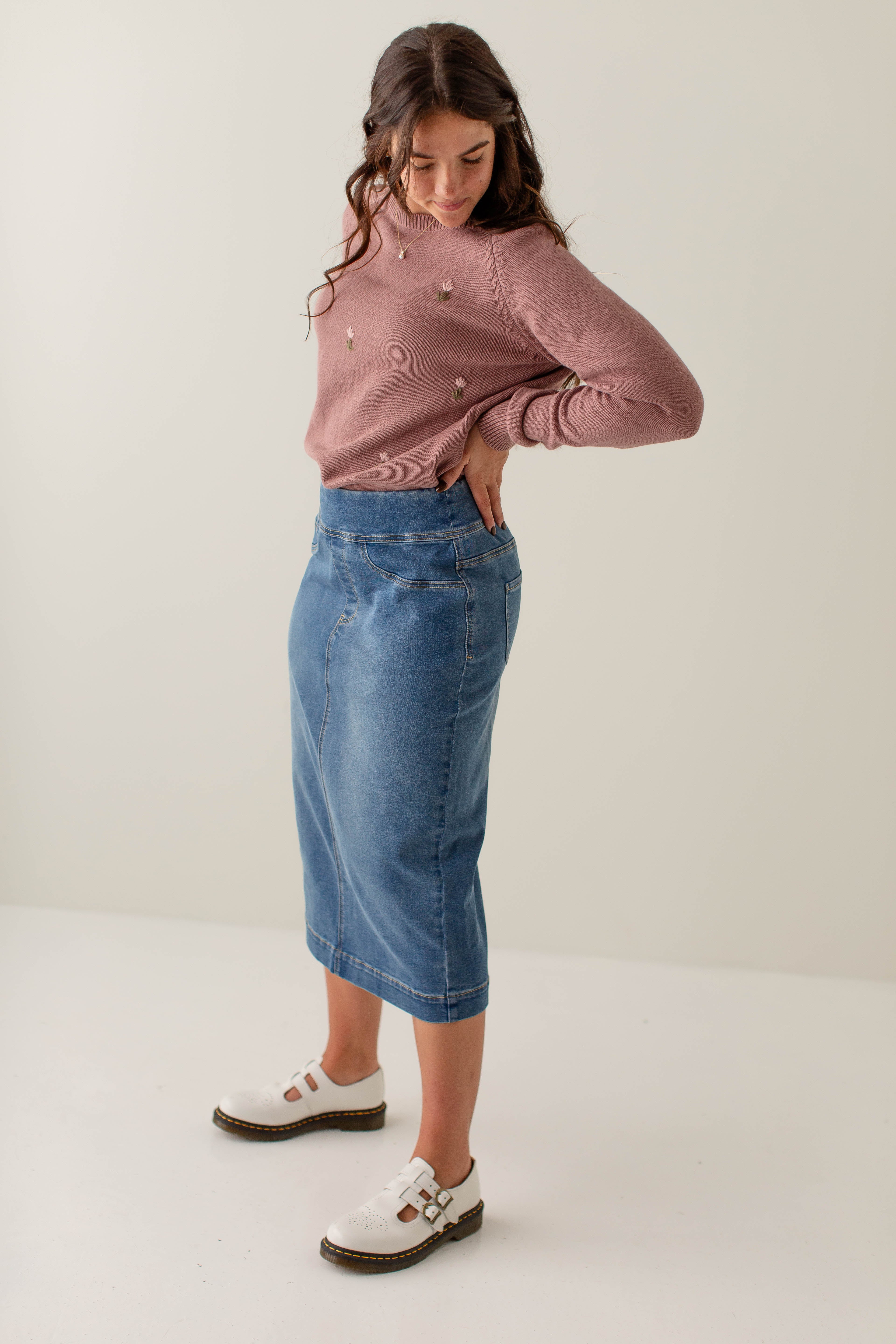 Sara Stretch Denim Skirt in Medium Wash - Image 5