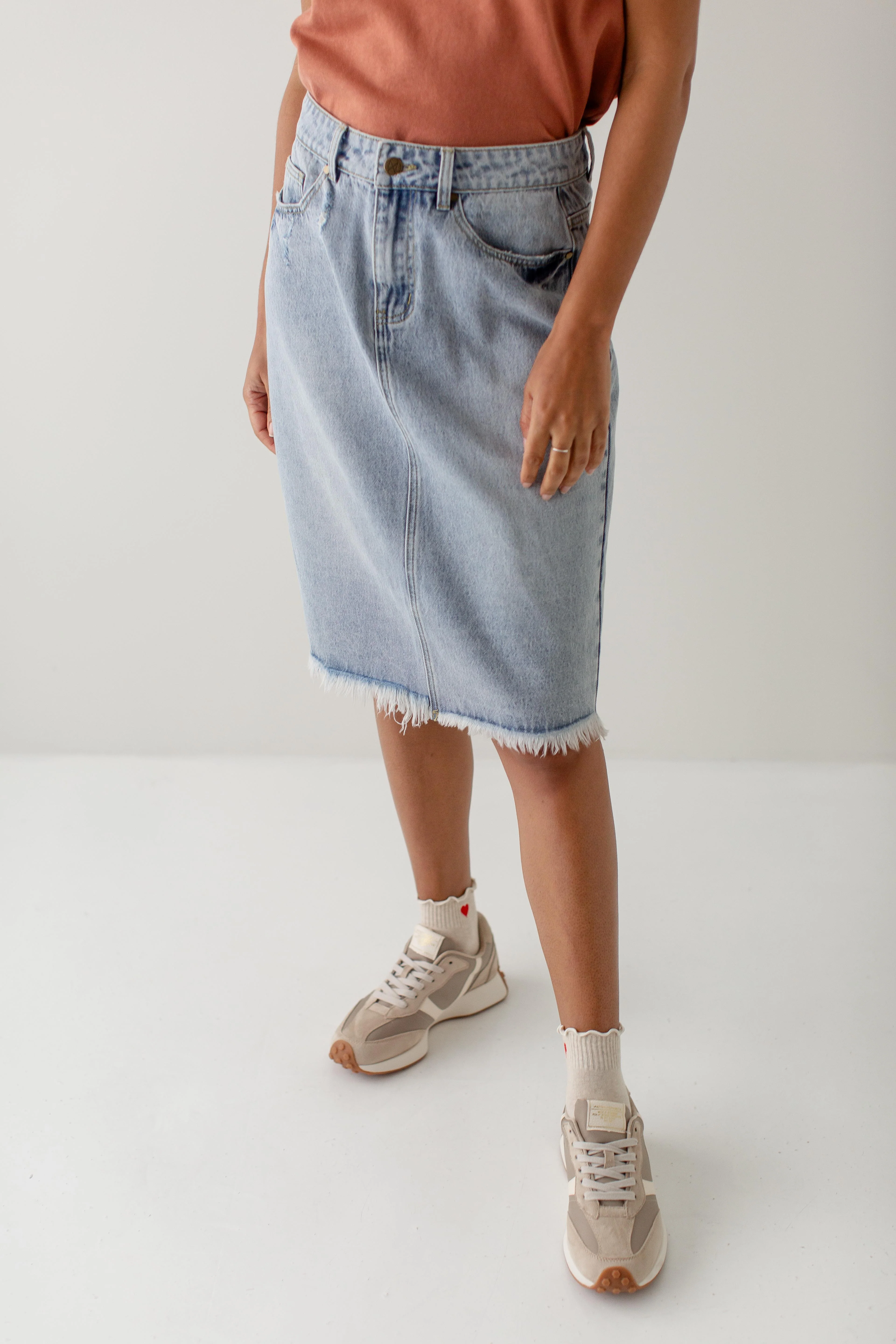 Sydney Distressed Raw Hem Denim Skirt - Image 7