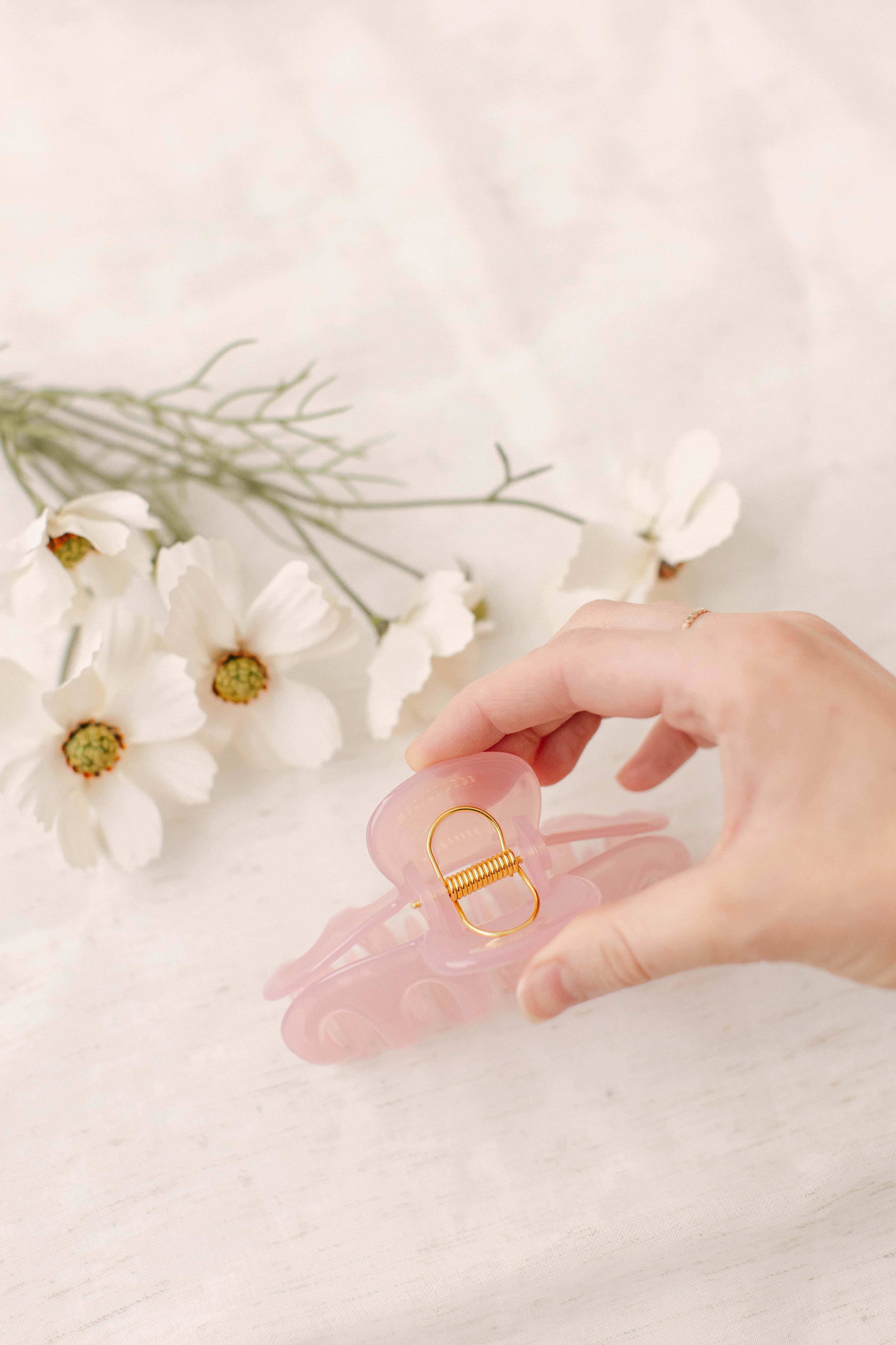 Translucent Claw Clip - Image 3